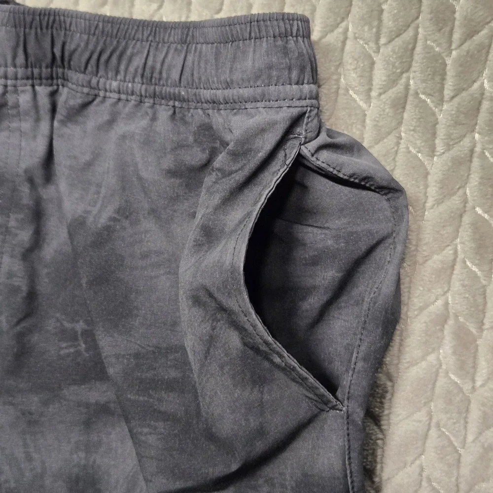 Chubbies Mens 7 Inch Everywear Shorts Grey Tie Dye Lined Size Large
